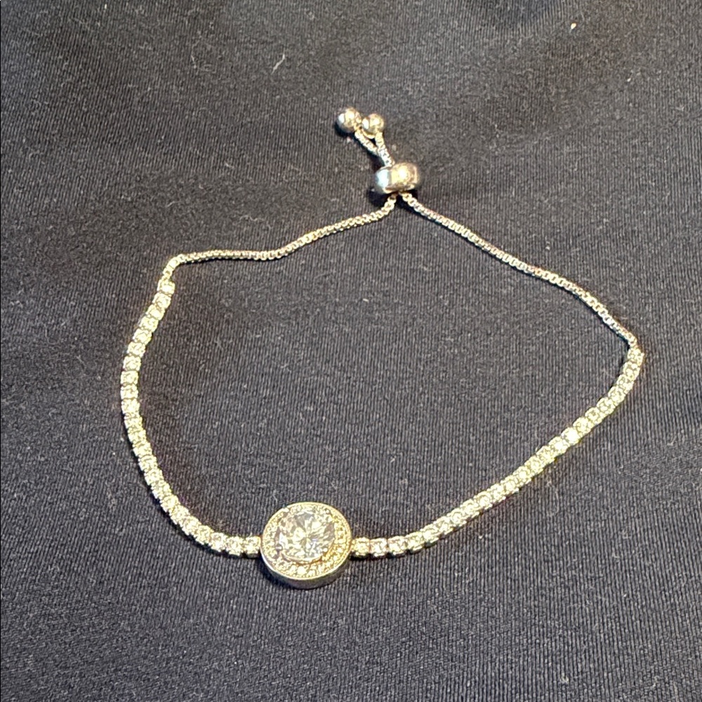 Elegant Silver Bracelet with Round Pendant very good quality
